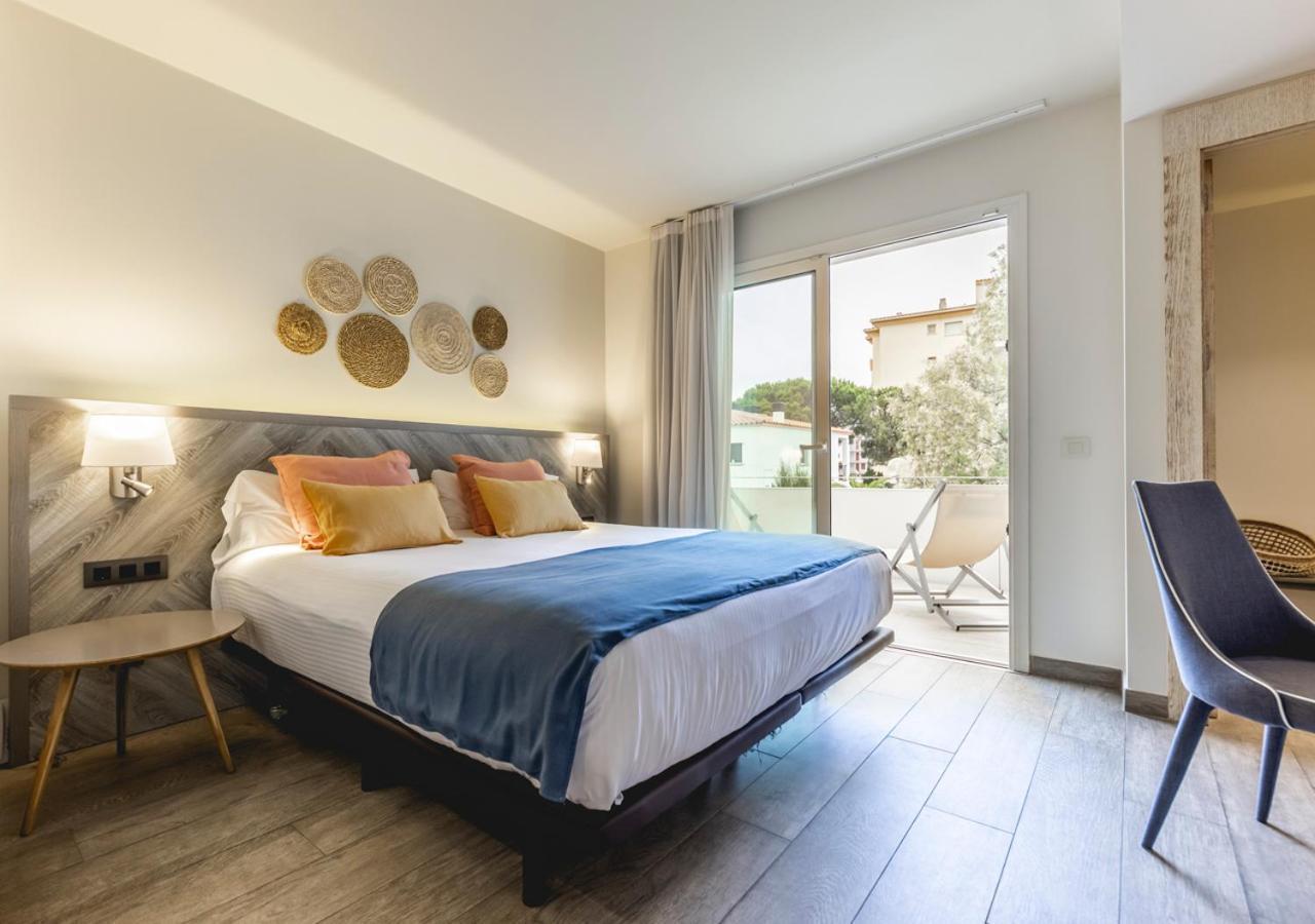 1935 Hotel Boutique & Apartments - Adults Only Roses Bagian luar foto